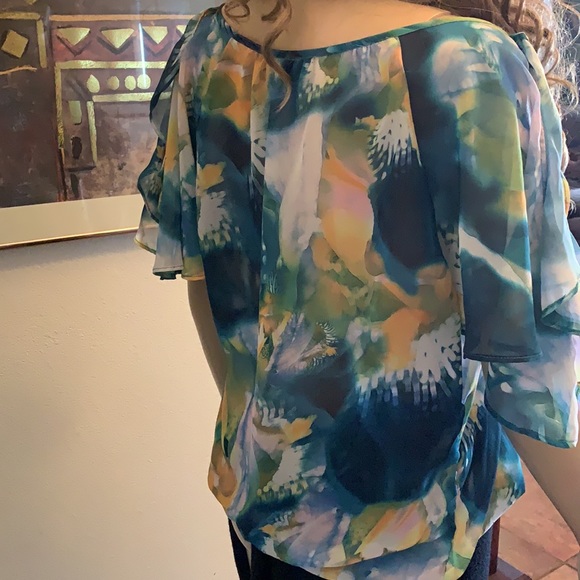 Blouse ladies print cold shoulder flared sleeves small  elastic bottom Sz med - Picture 3 of 4